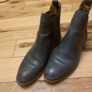 Everlane Chelsea Boot